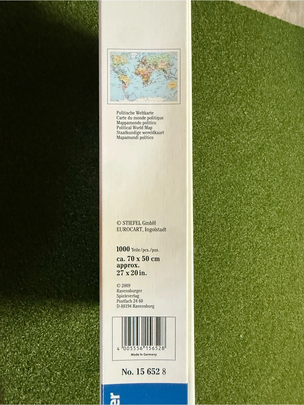 Ravensburger World Map Tapestry - Blue with Multicolor Countries